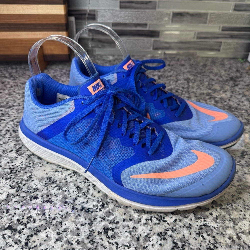 Nike FS Lite Run 3 Women's Low-top Athletic Shoe in the Chalk/Racer Blue-White
